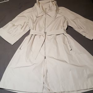 AMAZINGLY BEAUTIFUL!!" LIDA BADAY" fitted coat.